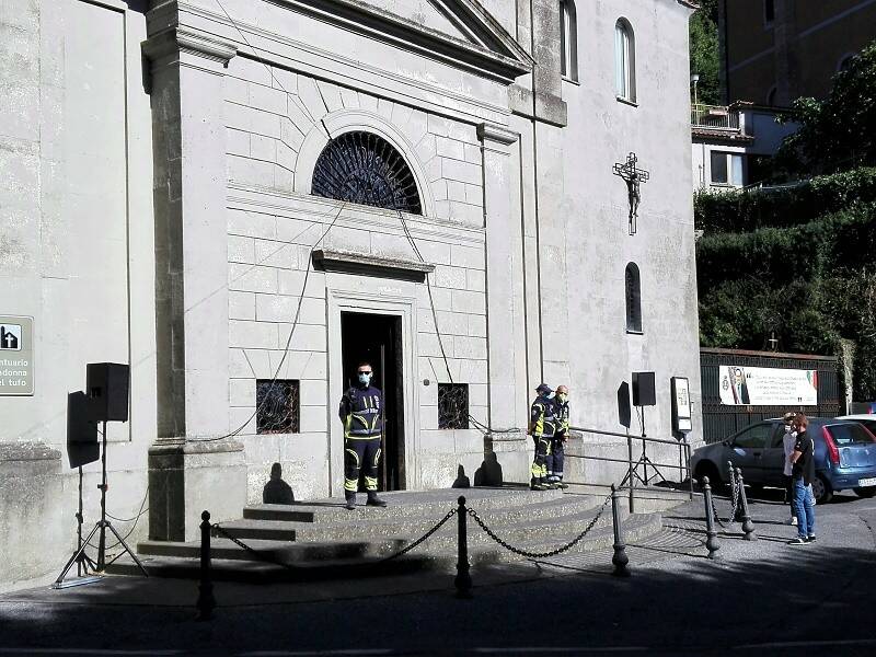 L'ingresso al Santuario prima della celebrazione