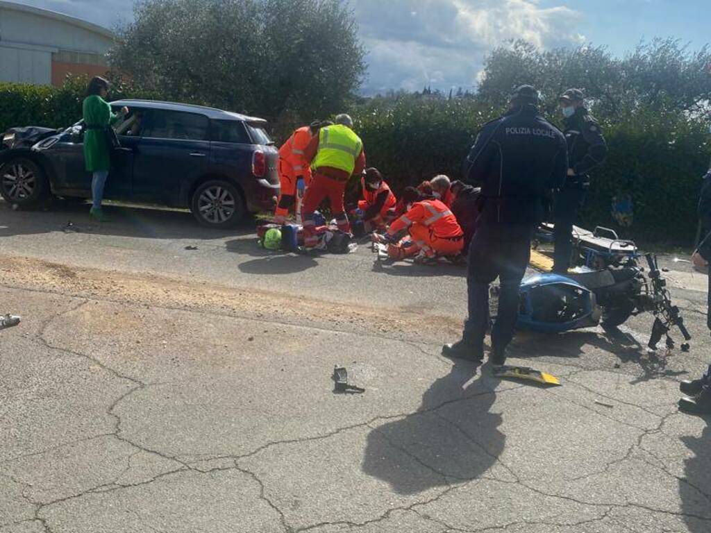 Gravissimo Incidente Stradale A Sud Di Velletri A Cisterna Di Latina Giovane Soccorso In 