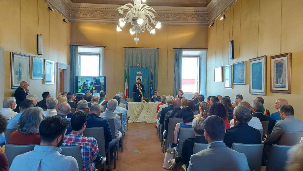 conferenza stampa infiorata