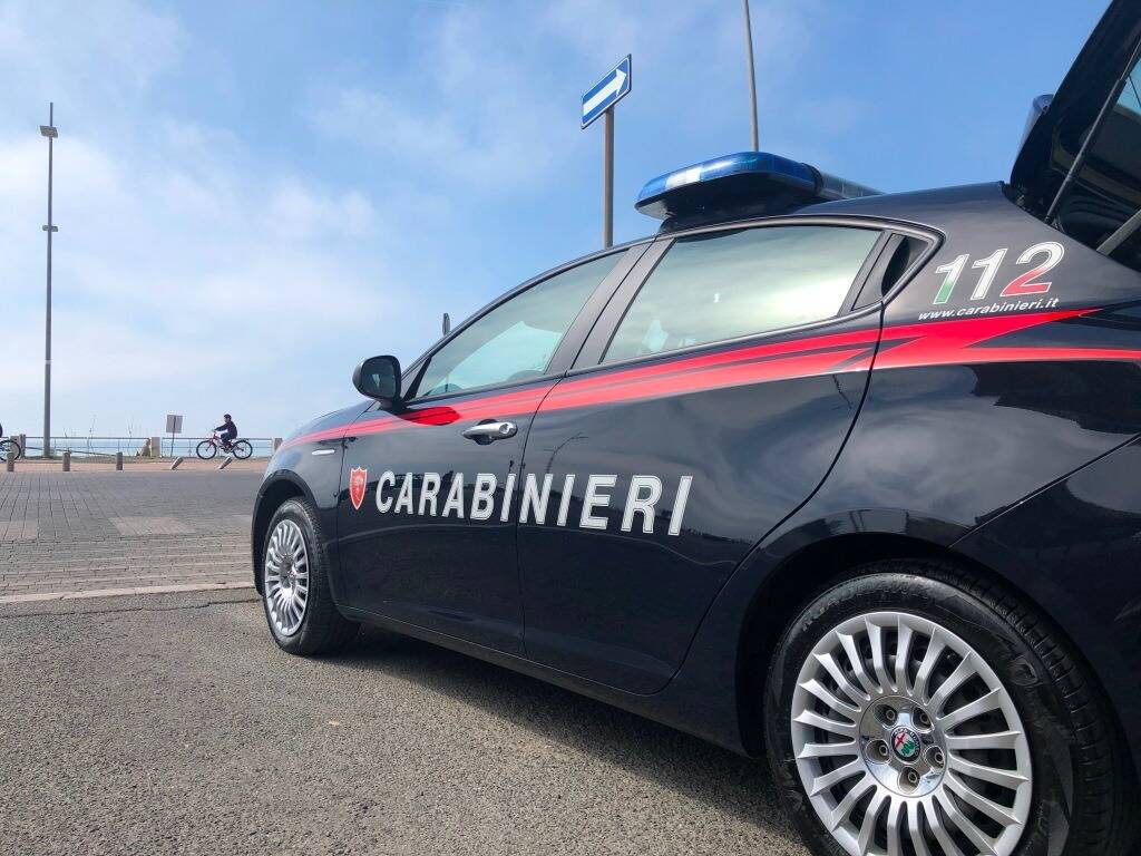 Macchina Carabinieri Ostia