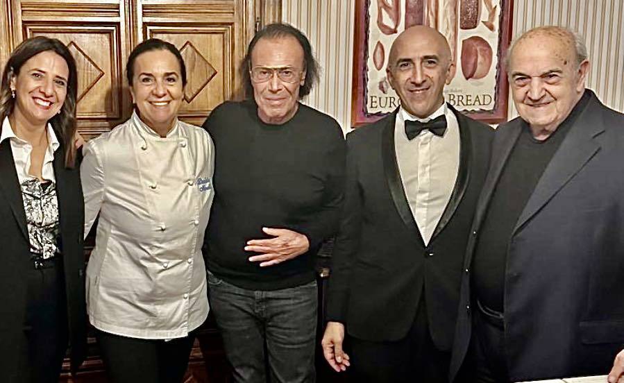 Antonello Venditti con la famiglia Morelli