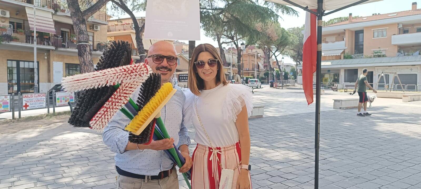 Francesca Puliti consegna croce rossa cesena raccolta marino