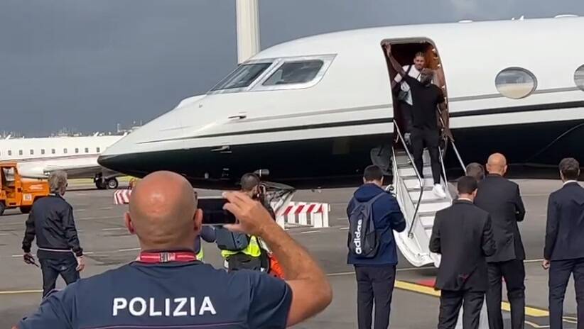 Basic, le foto a Ciampino con la sciarpa della Lazio