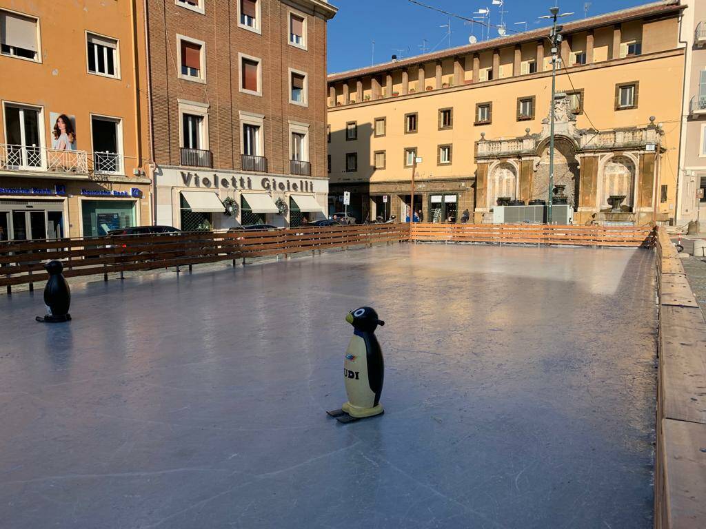 FRASCATI - Il Villaggio Natalizio tra luminarie, mercatino e pista di ghiaccio