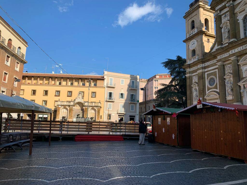 FRASCATI - Il Villaggio Natalizio tra luminarie, mercatino e pista di ghiaccio