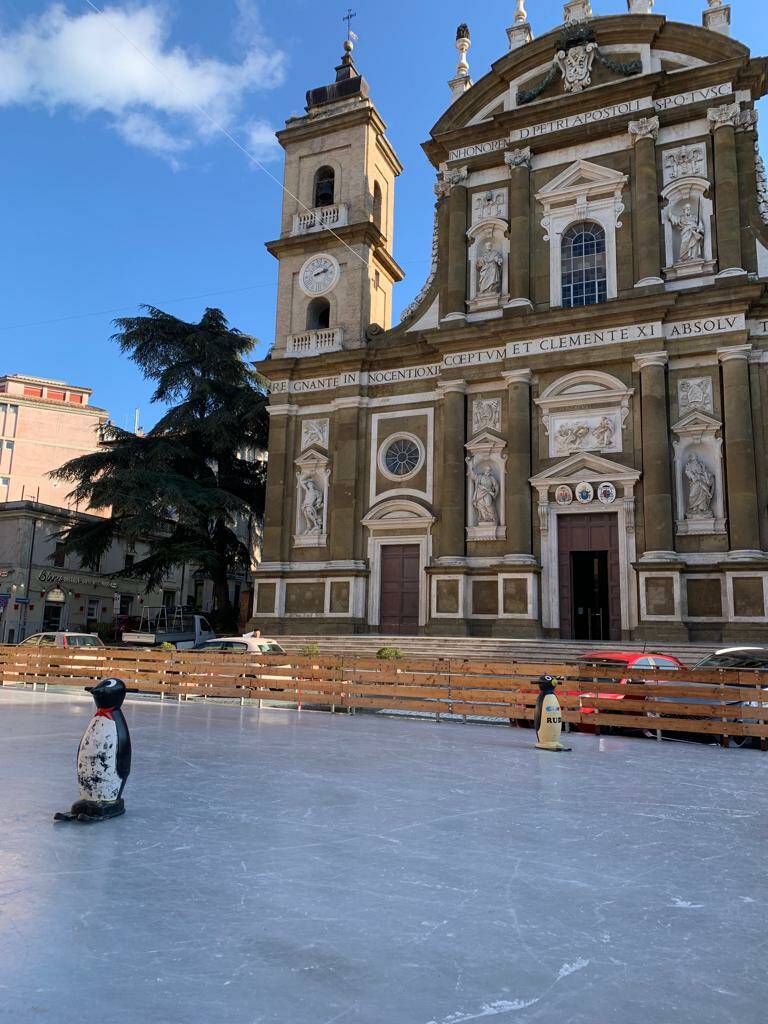 FRASCATI - Il Villaggio Natalizio tra luminarie, mercatino e pista di ghiaccio