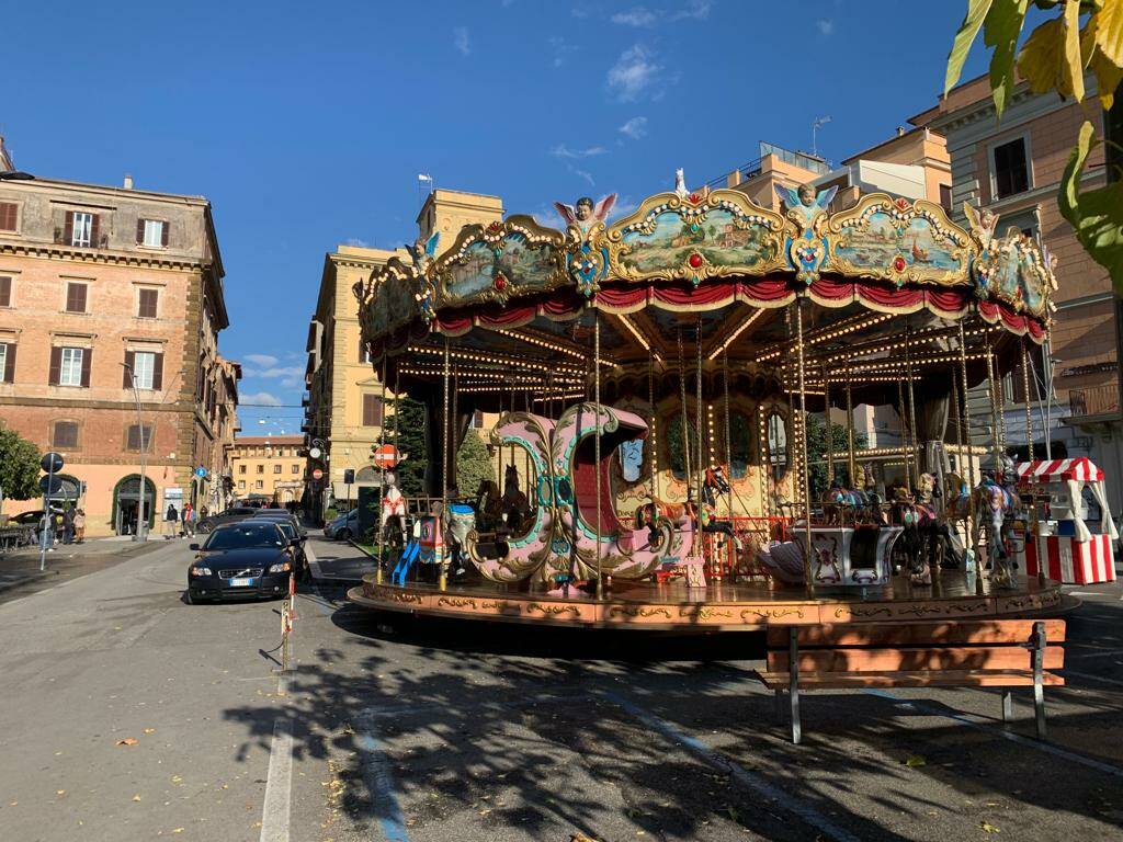 FRASCATI - Il Villaggio Natalizio tra luminarie, mercatino e pista di ghiaccio