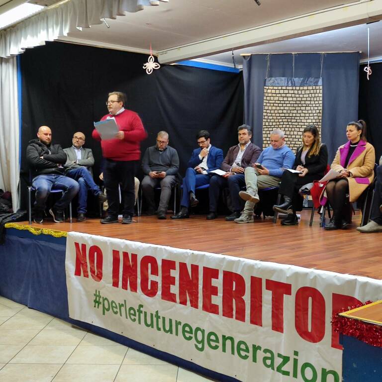 ALBANO - A Cecchina partecipata assemblea contro l'inceneritore di Roma