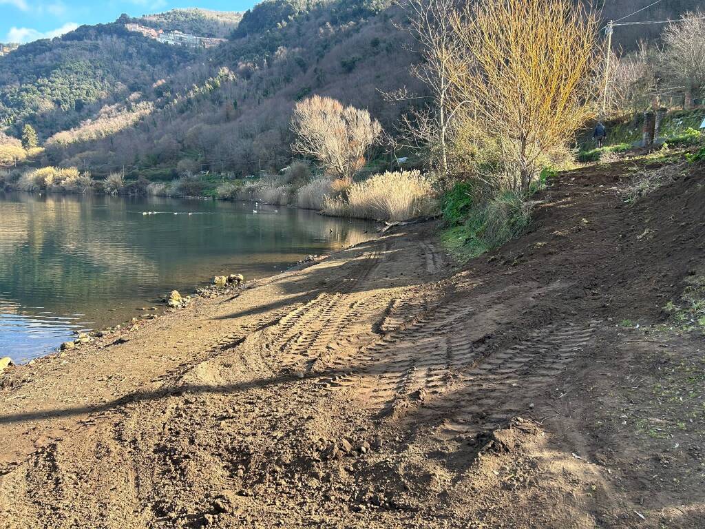 NEMI - Manifestazione di protesta contro i lavori al lago 