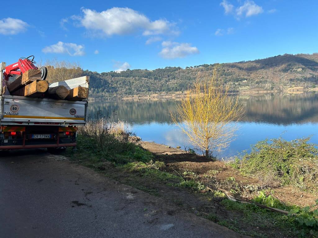 NEMI - Manifestazione di protesta contro i lavori al lago 