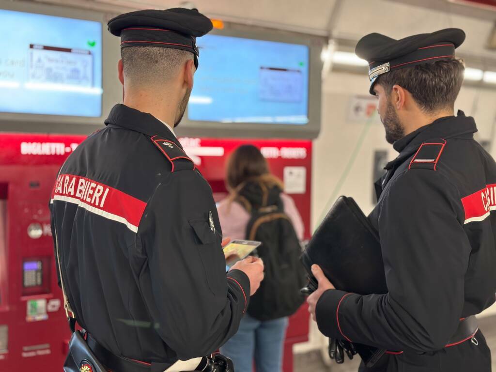 Roma, Carabinieri arrestano 7 persone per borseggi e scippi (FOTO)