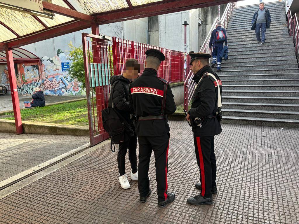 Roma, Carabinieri arrestano 7 persone per borseggi e scippi (FOTO)