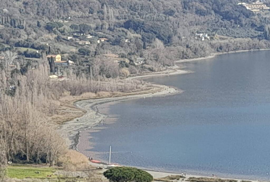 alga rossa lago albano