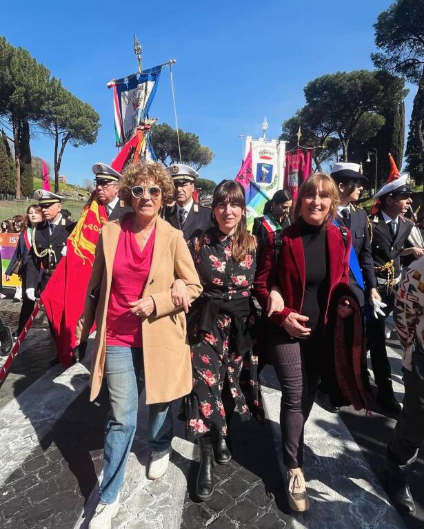 Genzano corteo libera roma