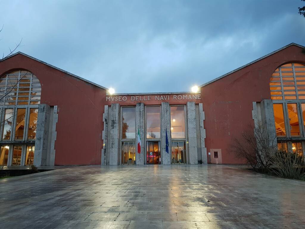 museo navi romane