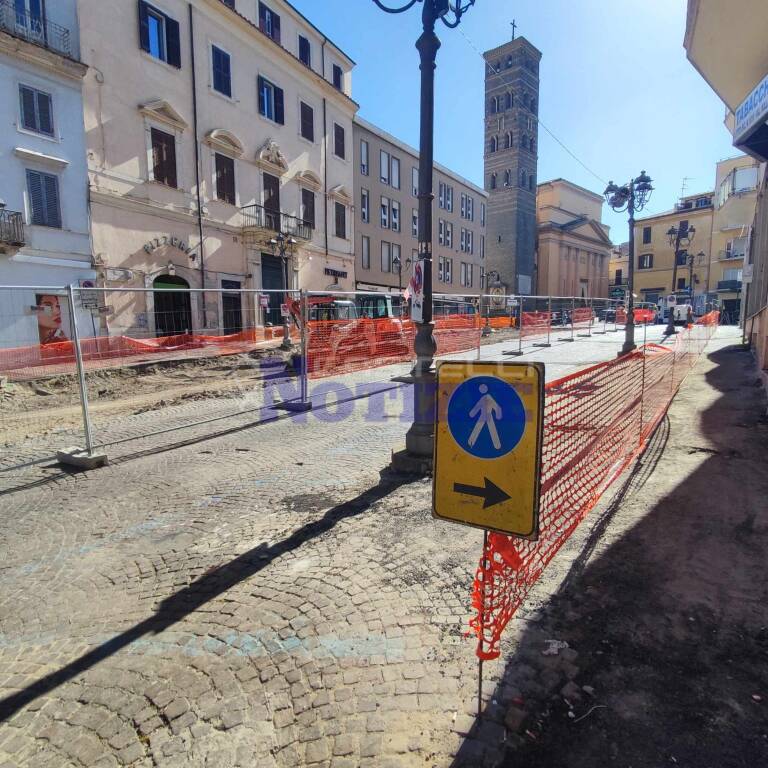 Velletri, lavori in corso a Piazza Cairoli (FOTO)