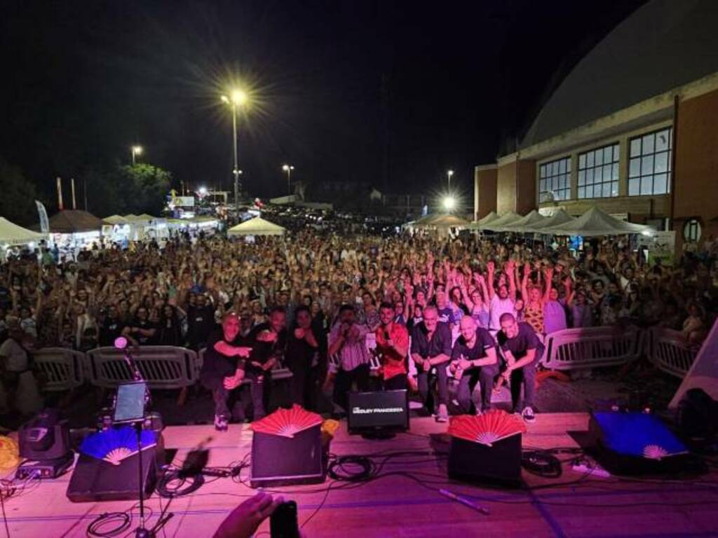 Velletri, la Signora Gilda incanta il pubblico della Festa della Birra & Pizza 2024 (FOTO)