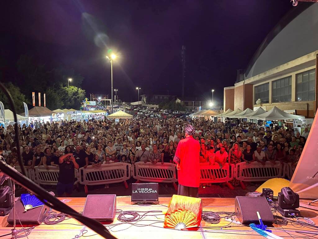 Velletri, la Signora Gilda incanta il pubblico della Festa della Birra & Pizza 2024 (FOTO)