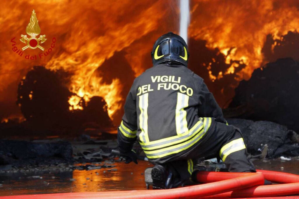 incendio vigili del fuoco 