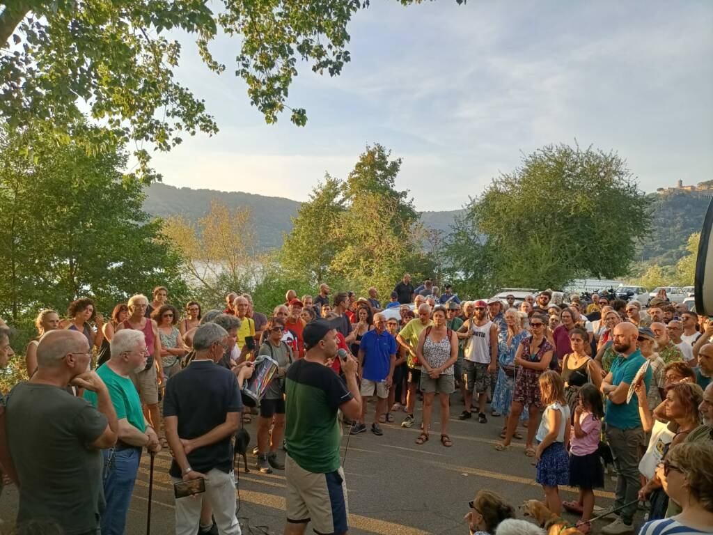 manifestazione lago di nemi