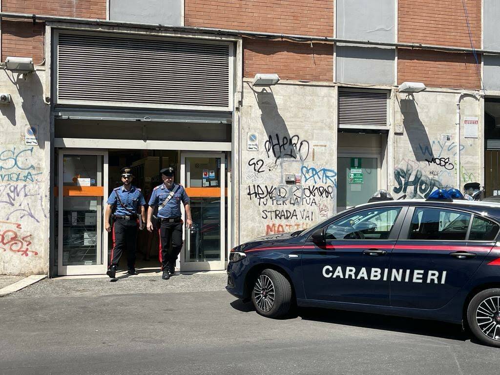 carabinieri negozio roma