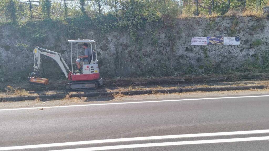 ripulita strada via maremmana Giulia