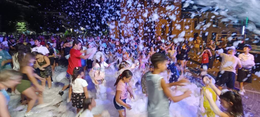 Lariano, balli e sorrisi allo Schiuma Party in piazza Santa Eurosia (FOTO)