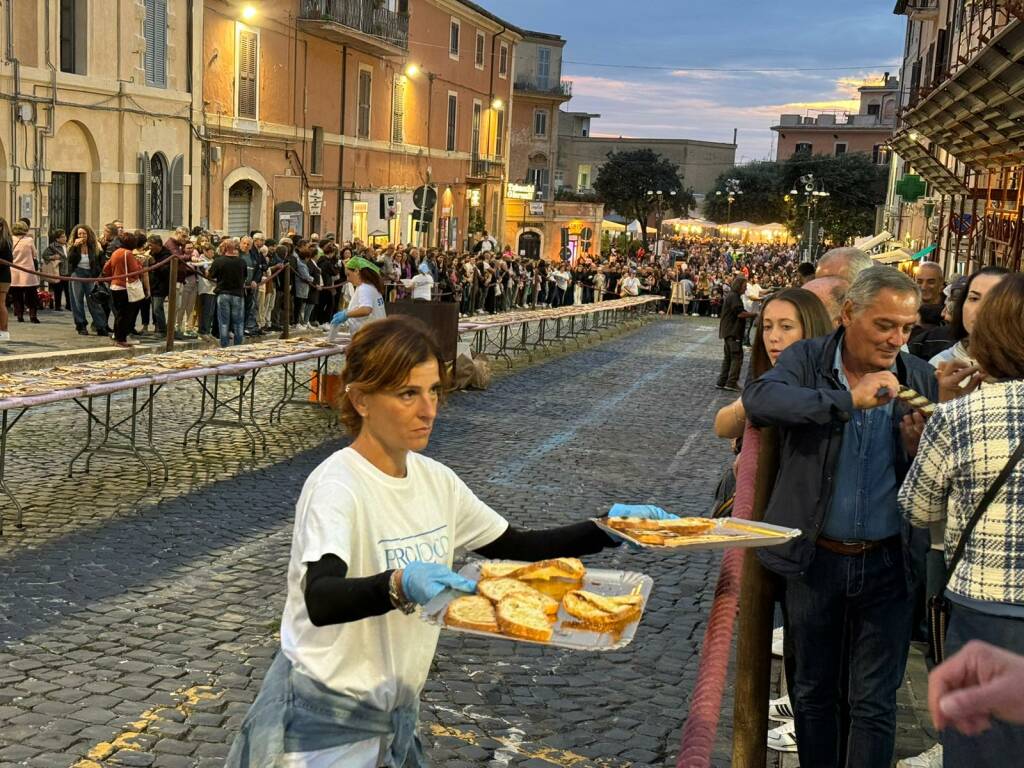 Genzano e la sua Bruschetta più lunga del Mondo, per la 36^ Festa del Pane