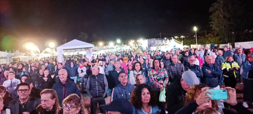 Lariano, alla Festa del Fungo Porcino lo show di Mirko Casadei e il Tributo a Rino Gaetano (FOTO)